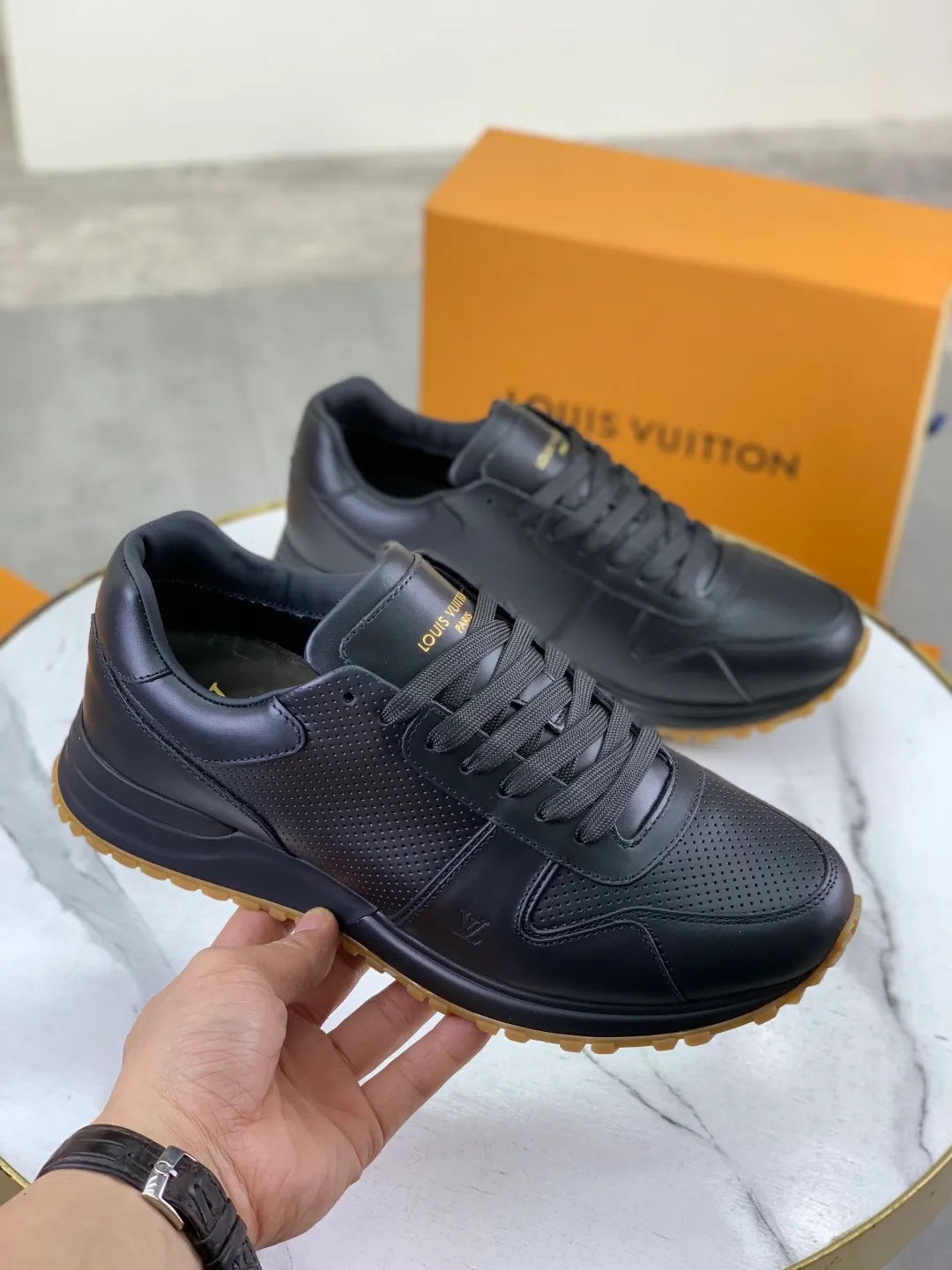 Men's men's shoes 💰P680 new style 💶 punched series [LOUIS VUITTON] (original order) new style 🍀LV Louis Vuitton * - top version of LV classic trendy shoes! Made of imported original cowhide and water-dyed cowhide lining. The latest original wear-resistant rubber combination outsole! High quality products! Multiple colors available, code number: 39-45 (38 46 customized)